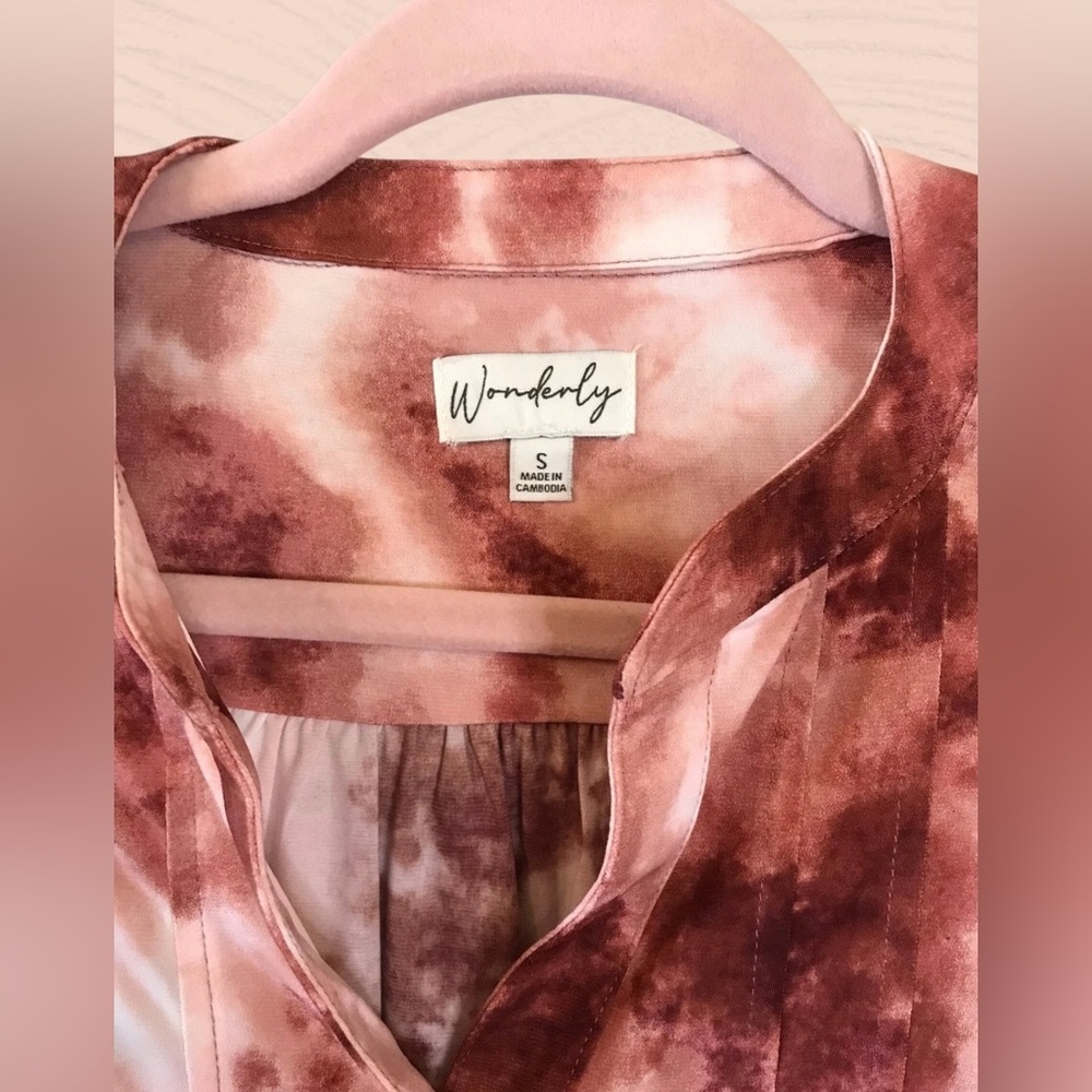 Wonderly Womens Tie Dye Henley Top Sz‎ S 3/4 Sleeve Preppy Casual Comfort Work - Picture 2 of 4